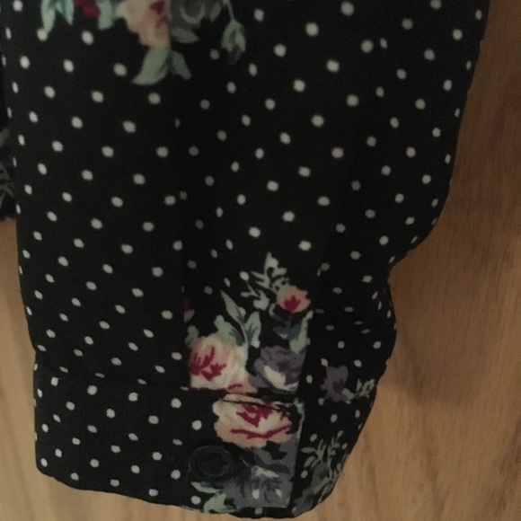 Forever 21 black floral blouse with polka dots - Picture 4 of 6